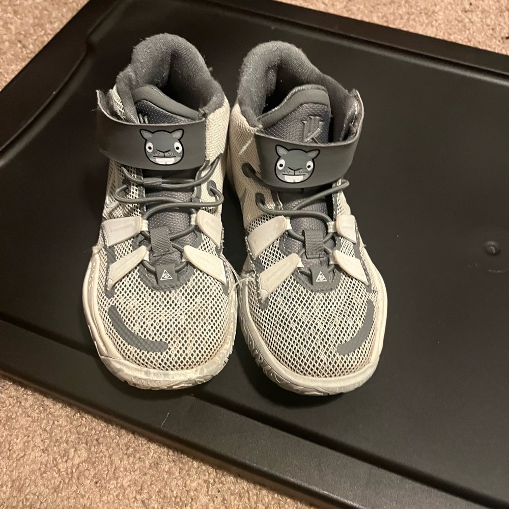 Kyrie size 13.5 fair condition